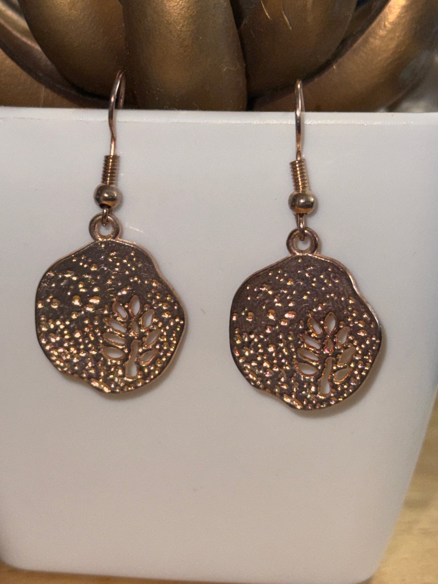 Pendientes colgantes de hoja fósil de latón | Joyería rústica hecha a mano inspirada en la naturaleza