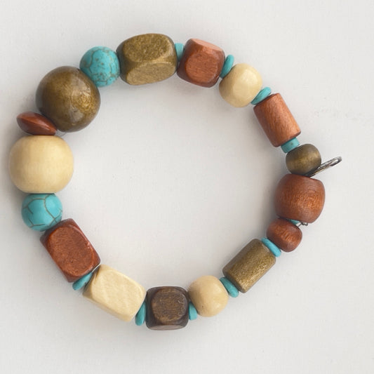Pulsera de madera Sedona con cuentas de howlita | Joyería apilable, elástica y bohemia tribal del suroeste hecha a mano