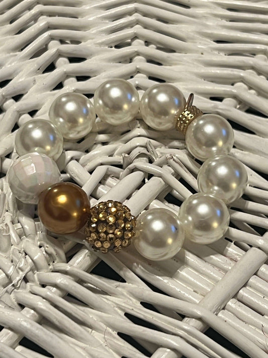 Diva Fan Bracelet | Handmade Classy Sparkly Faux Pearls - Distinct Designs