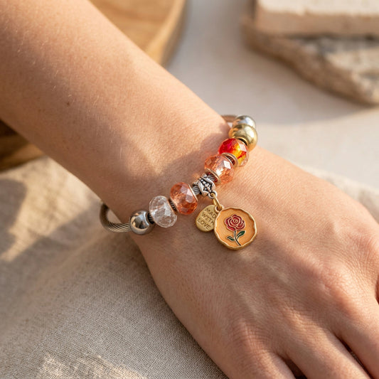 Un brazalete de rosas | Elegancia y belleza atemporal