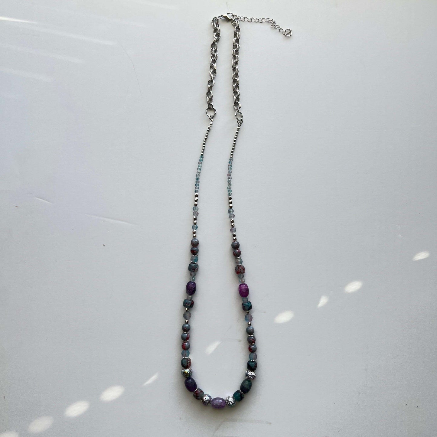 Irisation | Handmade Necklace Boho Chic With Chain And Glass Beads - Distinct Designs